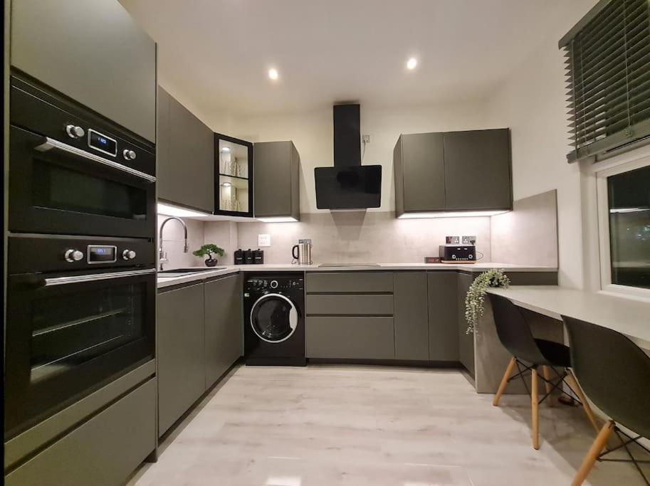 Double Room In Shared Flat Лондон Экстерьер фото