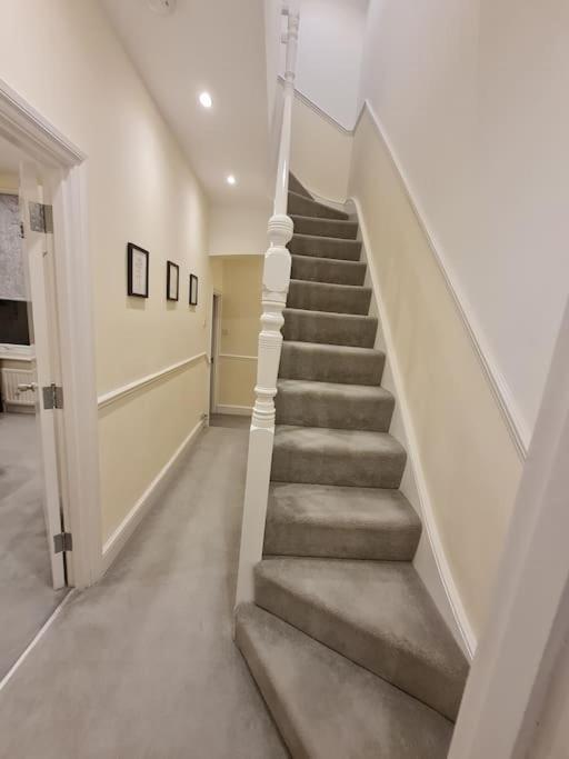 Double Room In Shared Flat Лондон Экстерьер фото